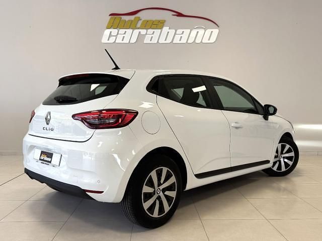Begagnad Renault Clio V Privilege 101 HK (74 kW) 2022 Vit Sedan