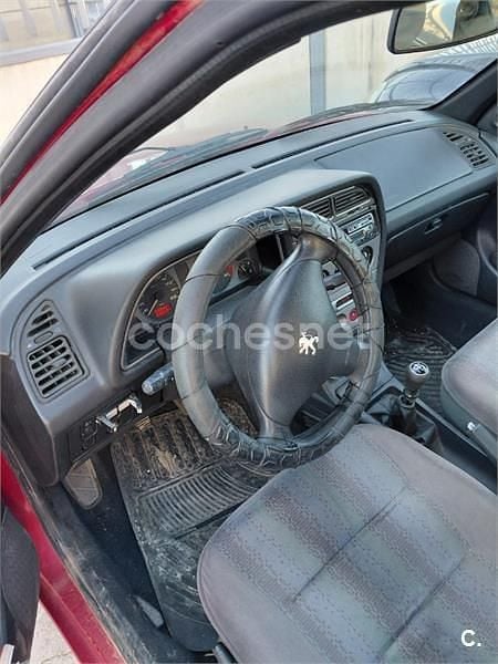 Usado Peugeot 306 71 CV (52 kW) 2000 Rojo Berlina