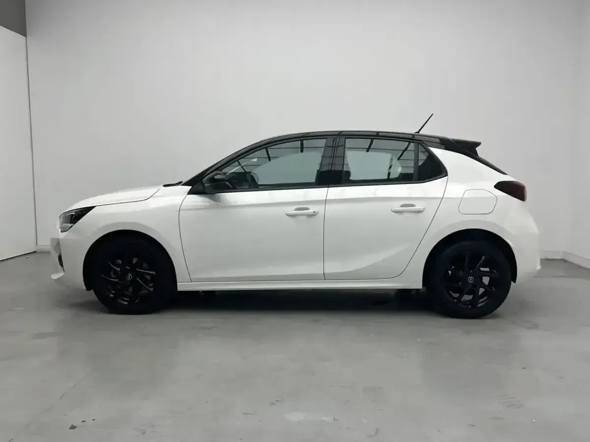 Usado Opel Corsa GS Line 100 CV (73 kW) 2022 Blanco Utilitario