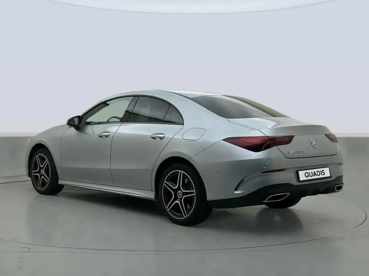 Usado Mercedes CLA250e 218 CV (160 kW) 2025 Gris plata Coupe