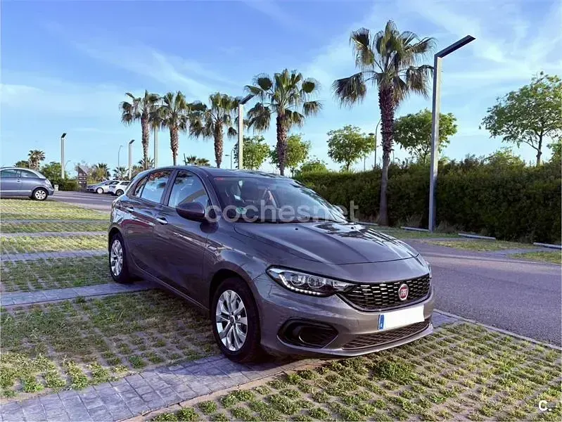 Usado Fiat Tipo Lounge 95 CV (69 kW) 2017 Gris / plata Berlina