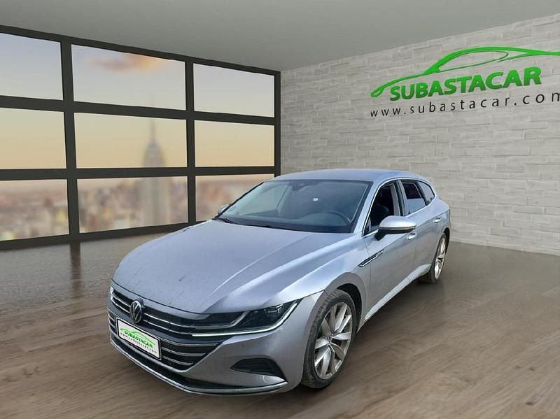 Usado VW Arteon Elegance 218 CV (160 kW) 2023 Gris plata metalizado Familiar