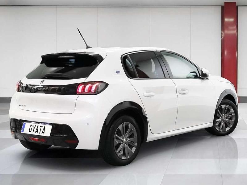 Usado Peugeot e-208 Allure 100 kW (136 CV) 2021 Blanco Utilitario