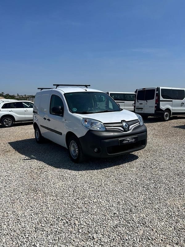 Usado Renault Kangoo 75 CV (55 kW) 2018 Blanco Monovolumen