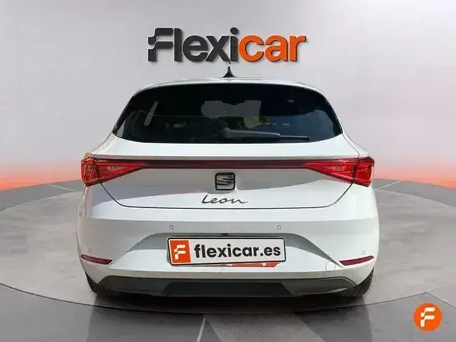 Usado Seat Leon Style 116 CV (85 kW) 2025 Gris Berlina