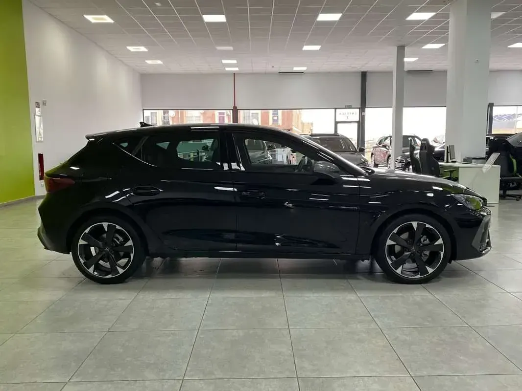Usado Cupra Leon 150 CV (110 kW) 2025 Negro Utilitario