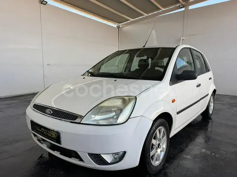 Usado Ford Fiesta Trend 68 CV (50 kW) 2003 Blanco Utilitario