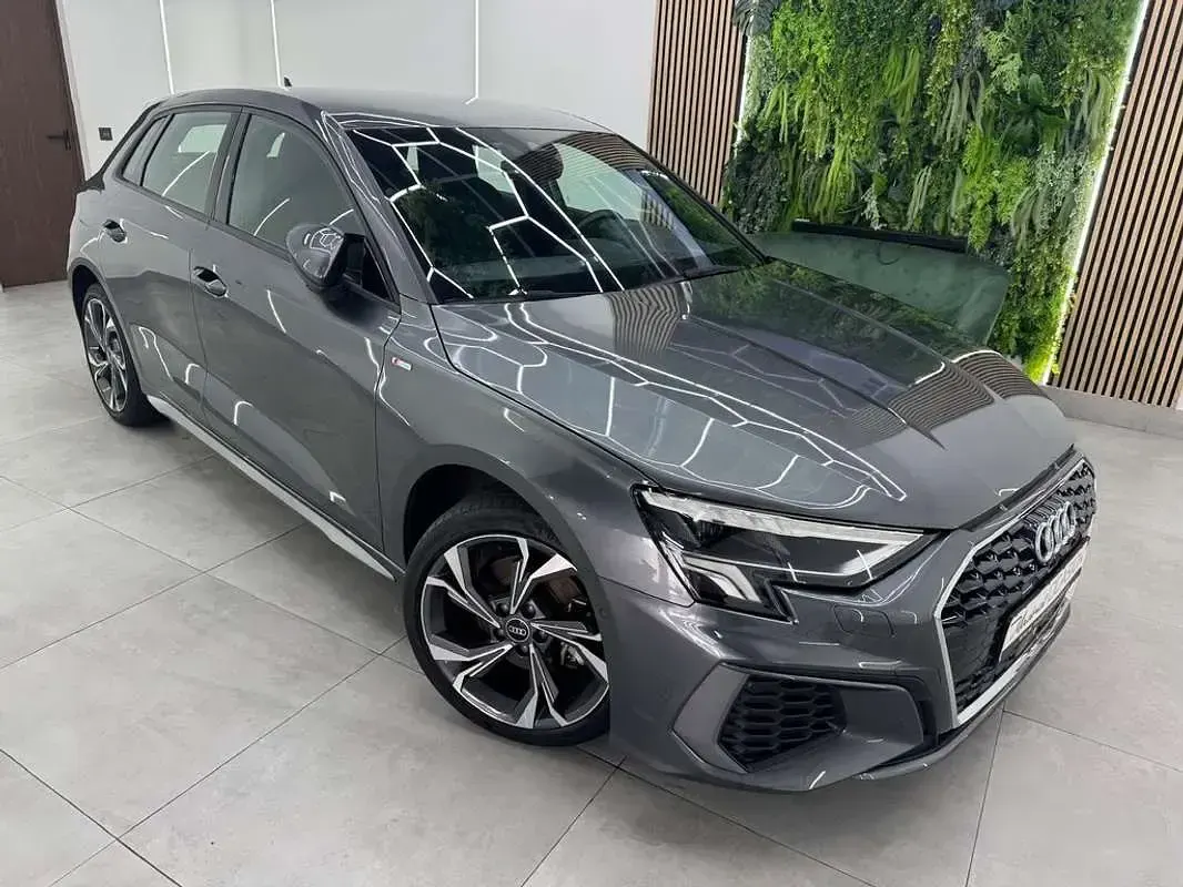 Usado Audi A3 Sportback S-Line 204 CV (150 kW) 2023 Gris Utilitario