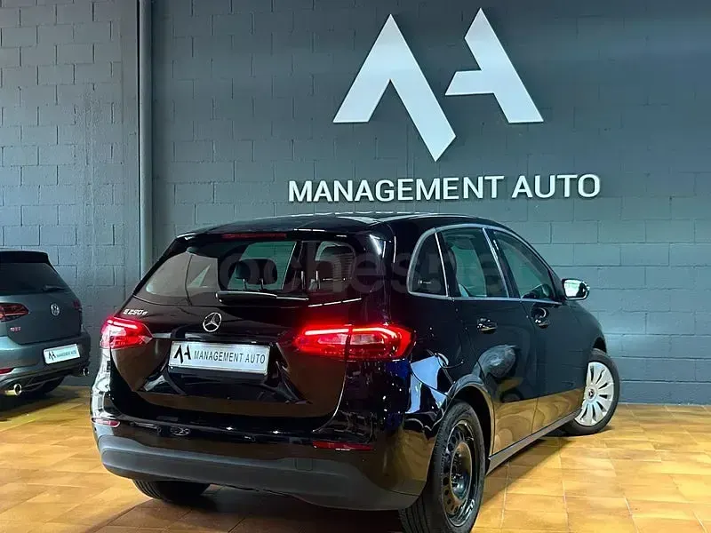 Usado Mercedes B250e 218 CV (160 kW) 2022 Negro Utilitario