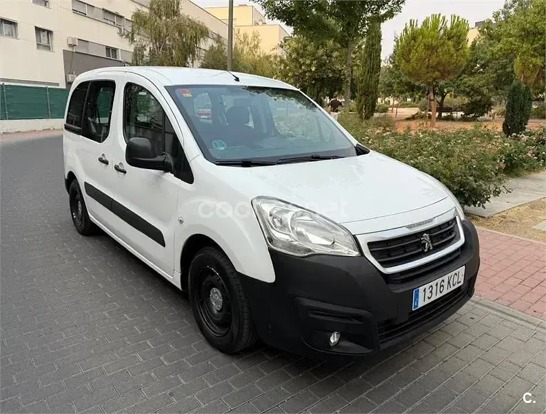 Usado Peugeot Partner Tepee Access 100 CV (73 kW) 2016 Blanco Monovolumen