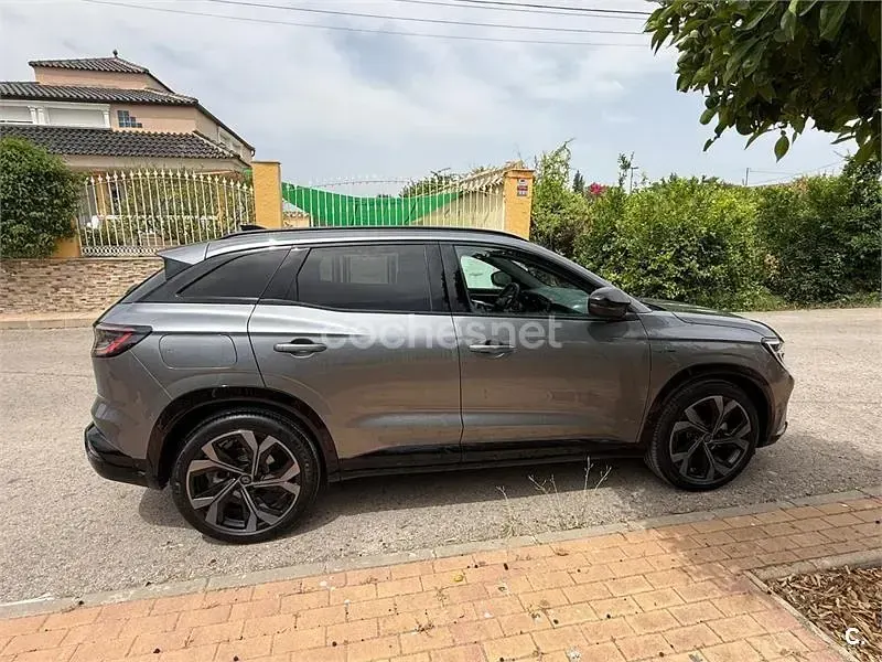 Usado Renault Austral Techno 158 CV (116 kW) 2025 Gris / plata SUV