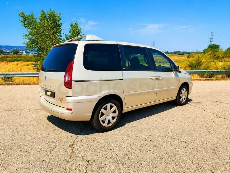 Usado Peugeot 807 120 CV (88 kW) 2007 Amarillo Monovolumen