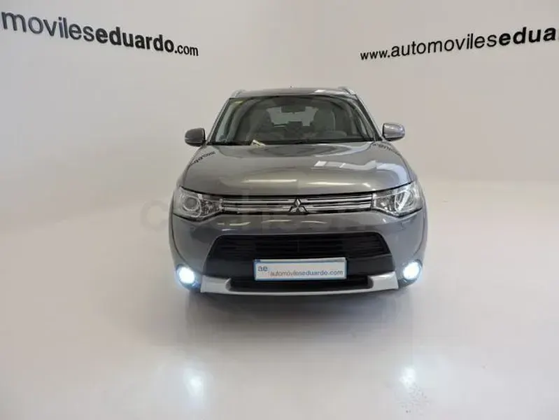 Usado Mitsubishi Outlander P-HEV 203 CV (149 kW) 2015 Gris / plata SUV