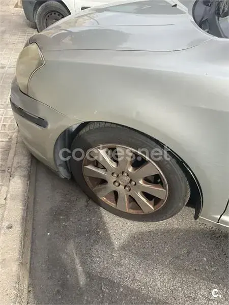Usado Toyota Avensis Sol 129 CV (94 kW) 2007 Gris / plata Berlina