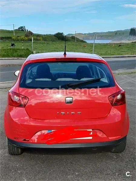 Usado Seat Ibiza SC Reference 70 CV (51 kW) 2011 Rojo Utilitario