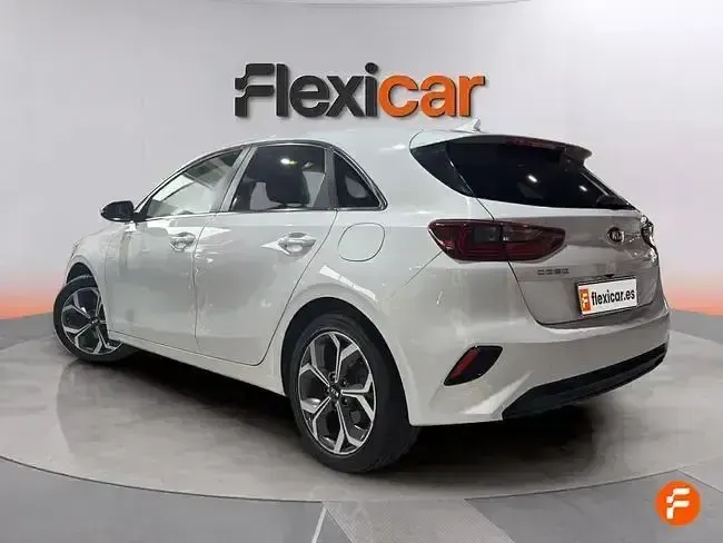 Usado Kia Ceed 136 CV (100 kW) 2019 Blanco Utilitario