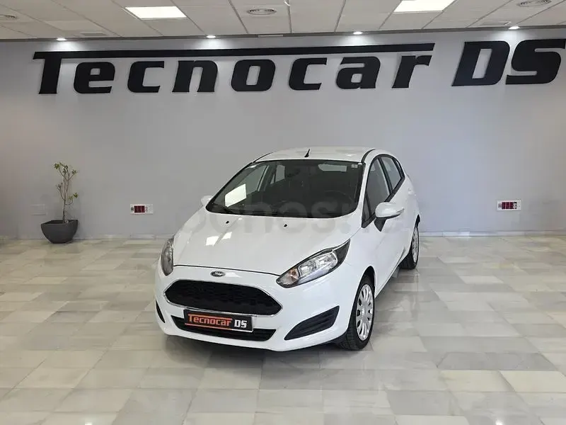 Usado Ford Fiesta Trend 75 CV (55 kW) 2016 Blanco Utilitario