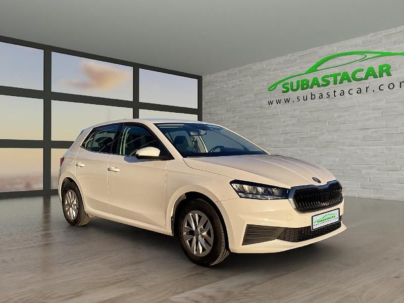 Usado Skoda Fabia Ambition 80 CV (58 kW) 2022 Blanco Utilitario