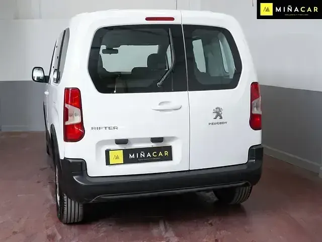 Usado Peugeot Rifter Active 102 CV (75 kW) 2021 Blanco Monovolumen