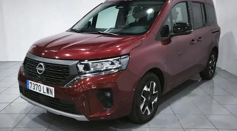 Usado Nissan Townstar N-Connecta 130 CV (95 kW) 2022 Rojo carmin metalizado Familiar