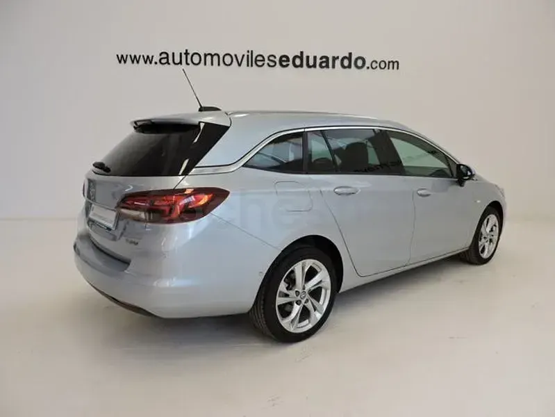 Usado Opel Astra Dynamic 150 CV (110 kW) 2017 Gris / plata Familiar