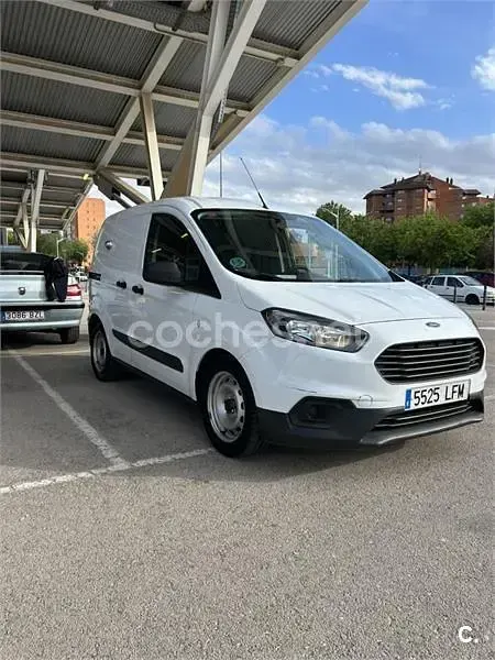 Usado Ford Tourneo Courier Ambiente 75 CV (55 kW) 2020 Blanco Monovolumen
