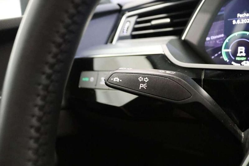 Usado Audi e-tron Premium 230 kW (313 CV) 2020 Negro SUV