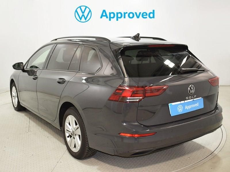 Usado VW Golf VIII Life 115 CV (84 kW) 2022 Gris / plata Familiar