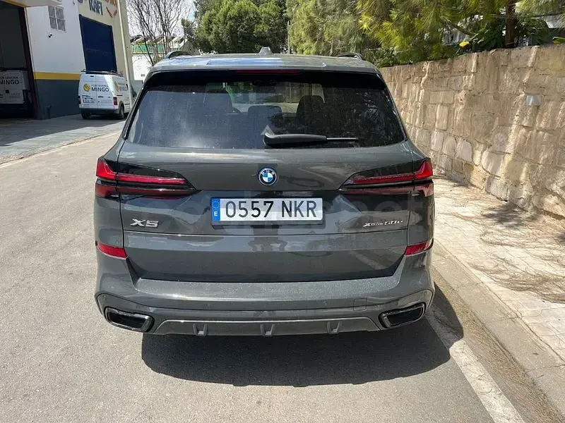 Usado BMW X5 M Sport 489 CV (359 kW) 2024 Gris / plata SUV