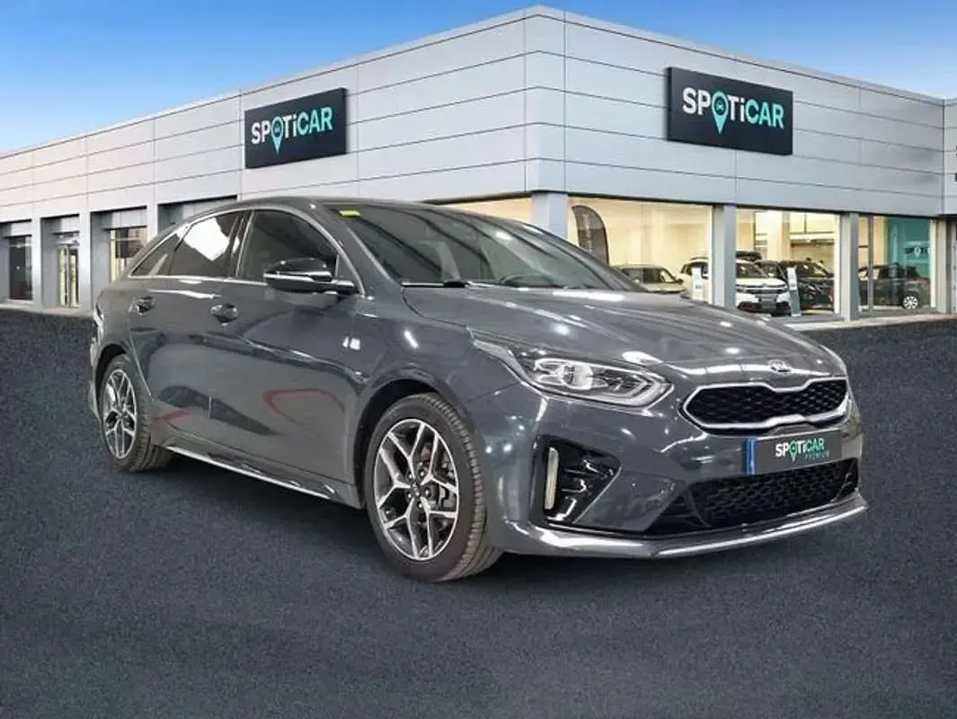Usado Kia ProCeed GT-Line 140 CV (102 kW) 2020 Gris Familiar
