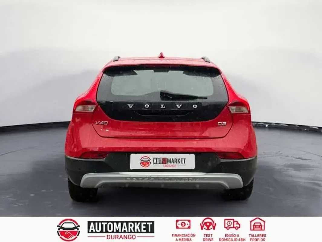 Usado Volvo V40 CC Momentum 120 CV (88 kW) 2017 Rojo Familiar