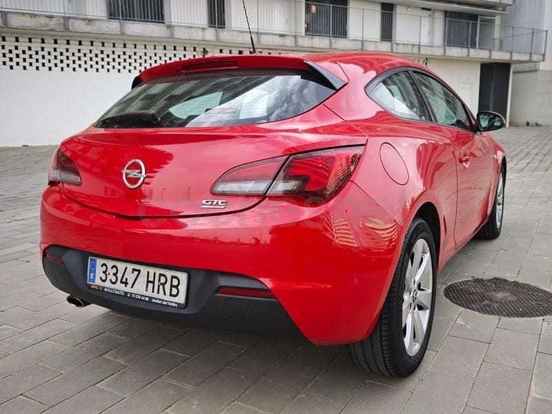 Usado Opel Astra GTC Selective 140 CV (102 kW) 2013 Rojo Berlina