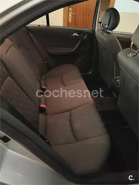 Usado Mercedes C220 Classic 143 CV (105 kW) 2002 Gris / plata Berlina