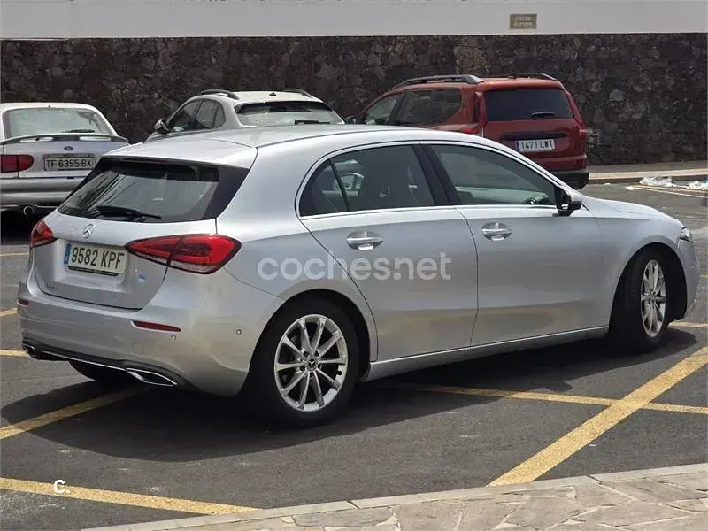 Usado Mercedes A180 109 CV (80 kW) 2018 Gris / plata Berlina