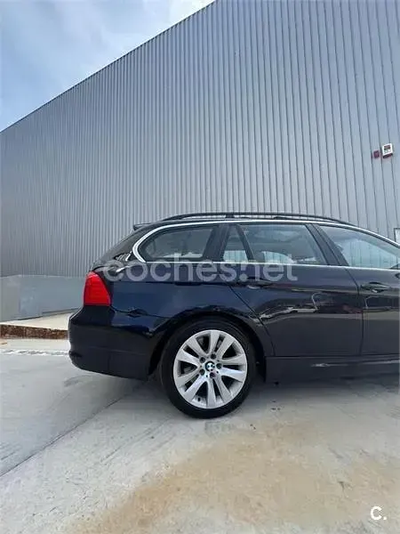 Usado BMW 330 245 CV (180 kW) 2009 Azul Familiar