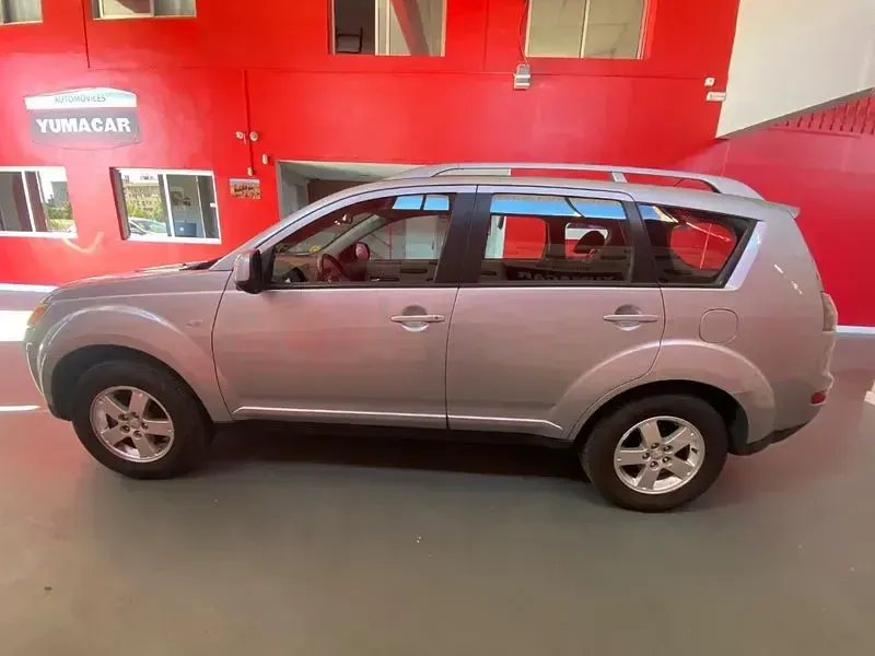 Usado Mitsubishi Outlander Intense 140 CV (102 kW) 2007 Gris / plata SUV