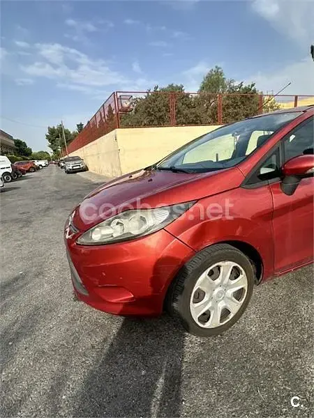 Usado Ford Fiesta Trend 82 CV (60 kW) 2009 Rojo Berlina