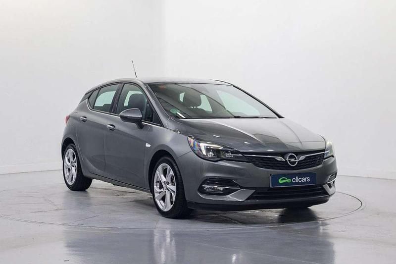 Usado Opel Astra Design & Tech 110 CV (80 kW) 2021 Gris Utilitario