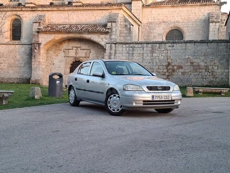 Usado Opel Astra Club 84 CV (61 kW) 2004 Gris / plata Berlina
