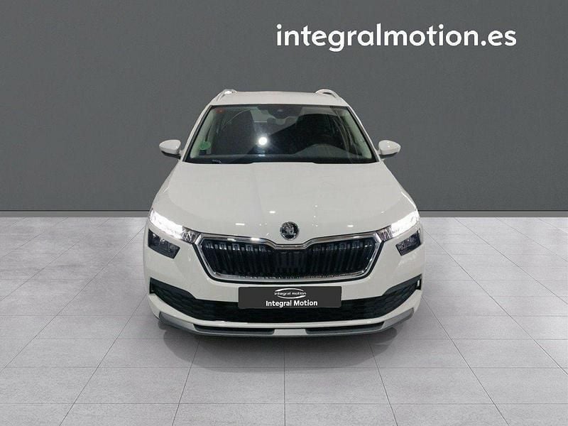Usado Skoda Kamiq Ambition 110 CV (80 kW) 2021 Blanco SUV