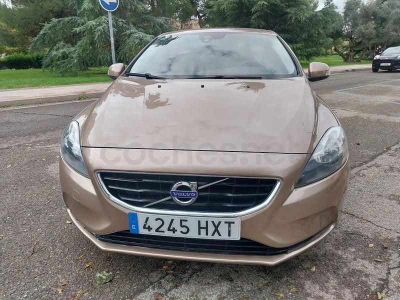 Usado Volvo V40 Kinetic 115 CV (84 kW) 2014 Beige Berlina