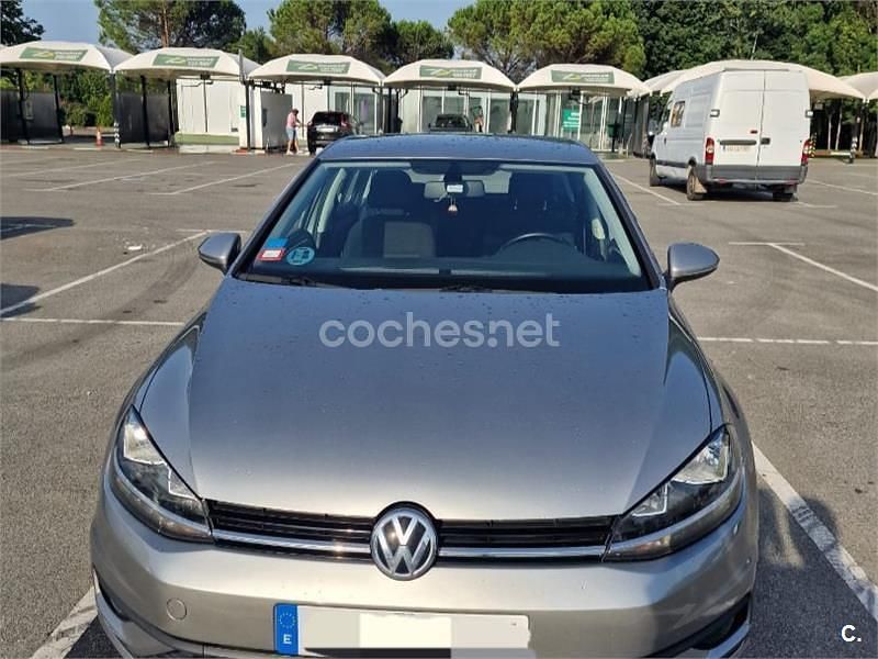 Gris / plata Usado 2017 VW Golf VII Advance Berlina | 12.900 € (Precio justo) - Imagen 1/4