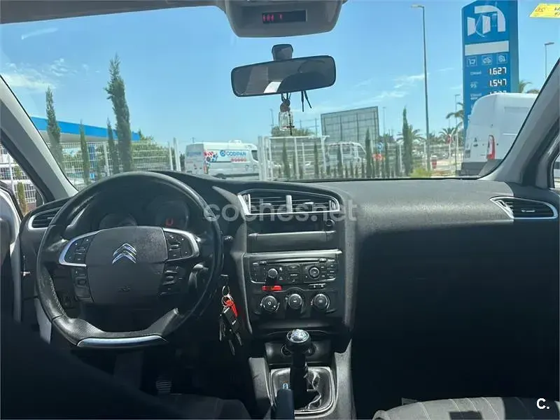 Usado Citroën C4 88 CV (64 kW) 2012 Blanco Berlina