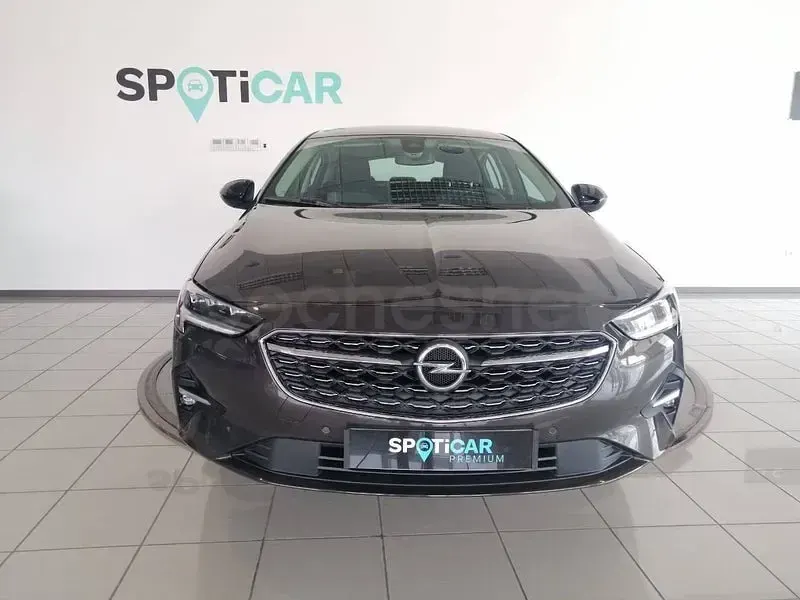 Usado Opel Insignia Business 122 CV (89 kW) 2022 Gris / plata Berlina