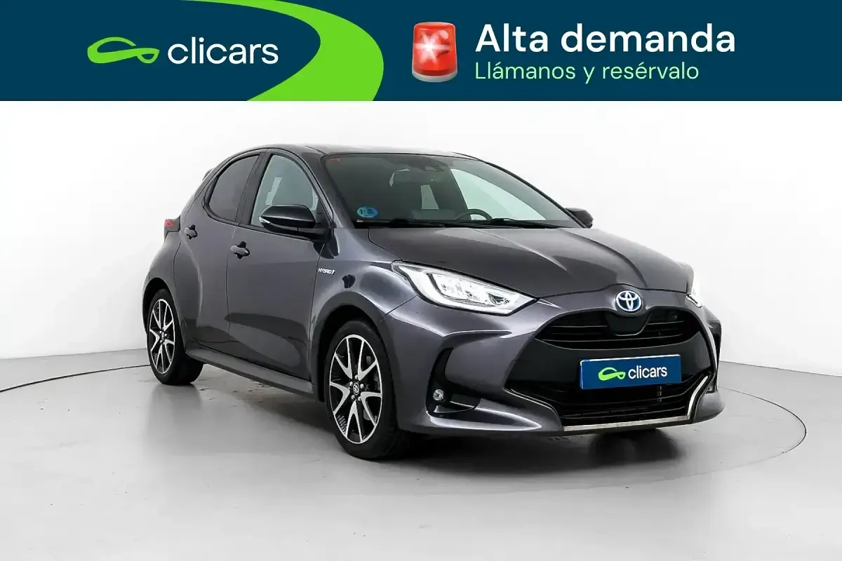Usado Toyota Yaris Plus 75 CV (55 kW) 2021 Gris Utilitario