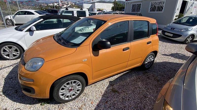 Usado Fiat Panda Easy 69 CV (50 kW) 2017 Naranja Utilitario