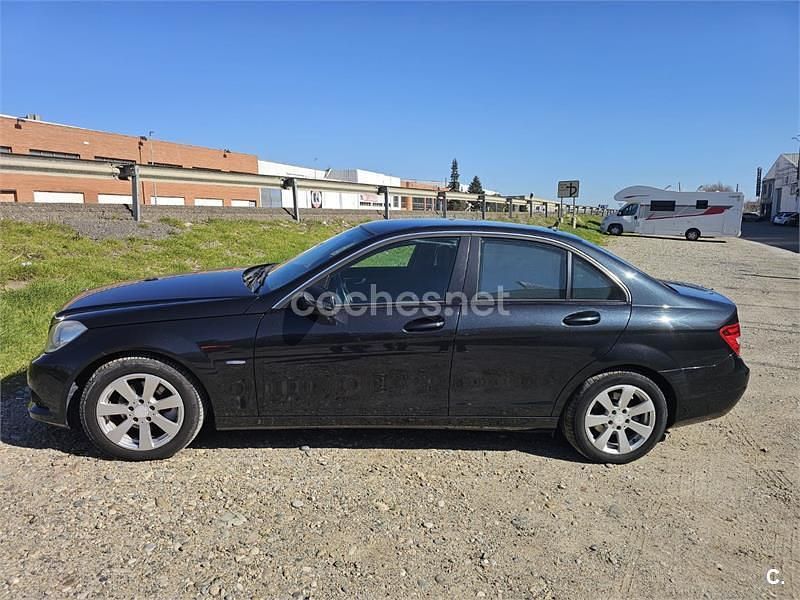 Usado Mercedes C200 Avantgarde 136 CV (100 kW) 2011 Negro Berlina