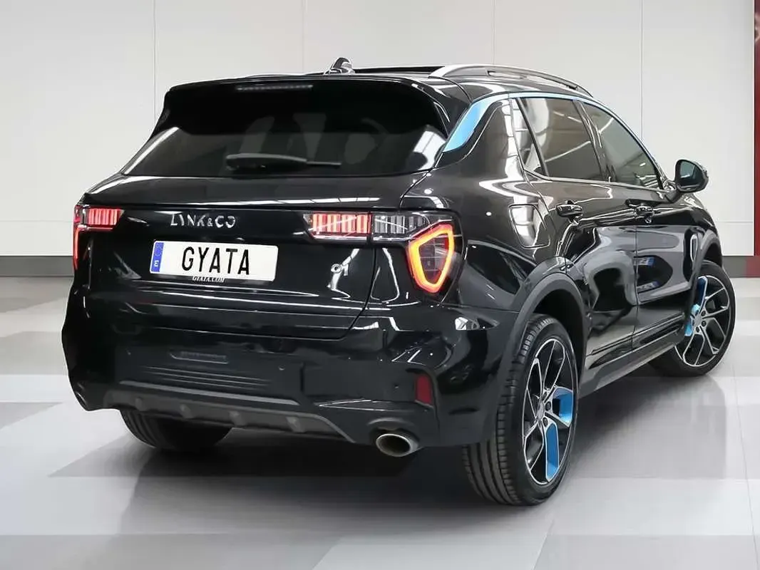 Usado Lynk & Co 01 261 CV (191 kW) 2023 Negro SUV