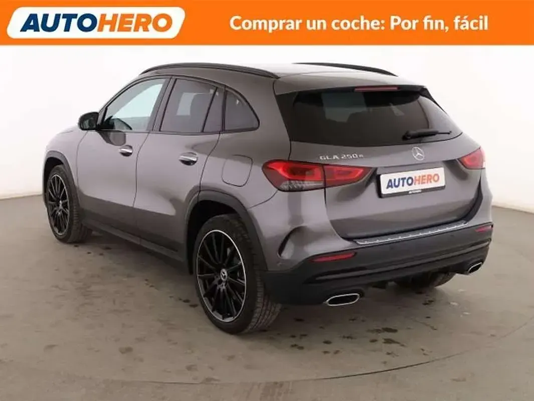 Usado Mercedes GLA250 AMG line 218 CV (160 kW) 2022 Gris SUV