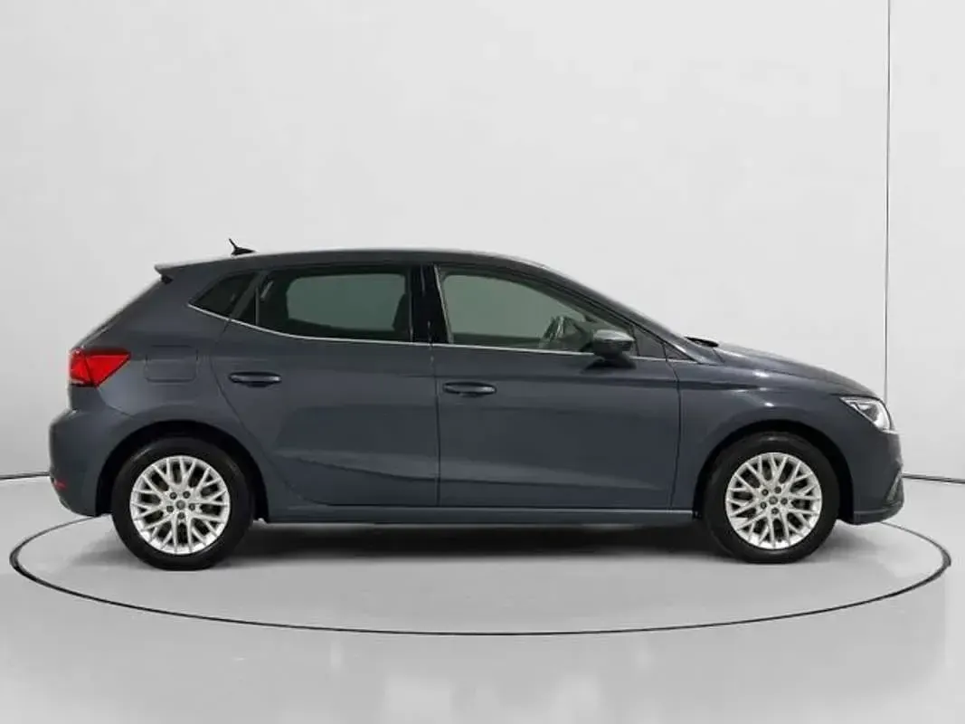 Usado Seat Ibiza XCELLENCE 110 CV (80 kW) 2025 Gris Utilitario
